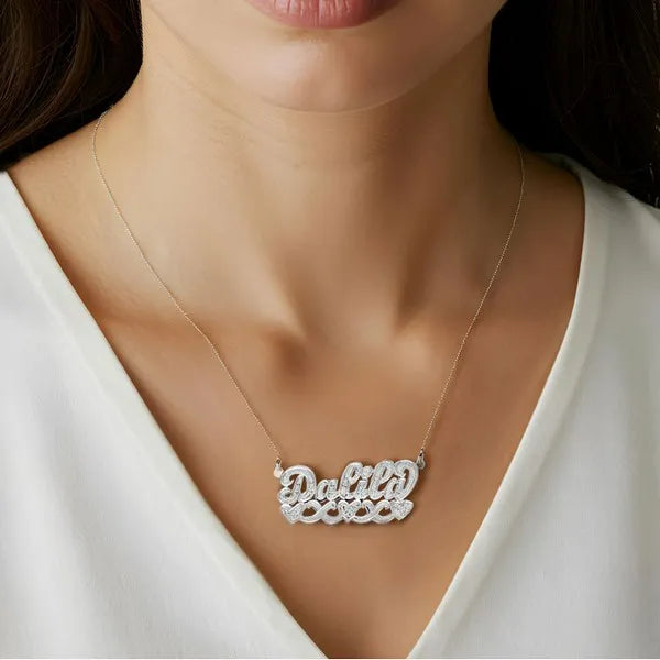 White gold 3D necklace featuring Dalila with hearts