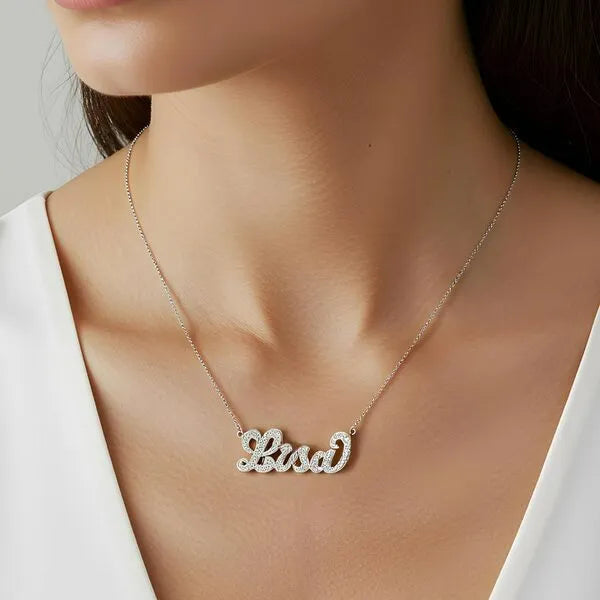 White gold 3D necklace featuring Lisa name